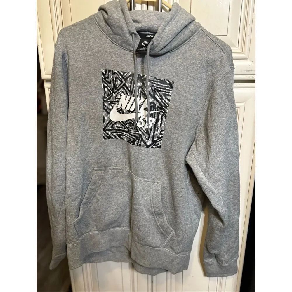 Nike SB Men's Logo Graphic Long Sleeve Skate Pullover Hoodie Gray Small